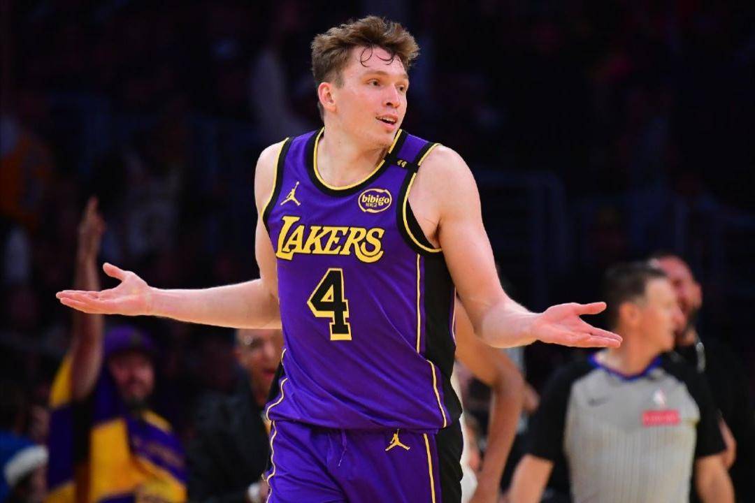 关于NBA球员个人表现火爆，比赛节奏激烈变数多的信息